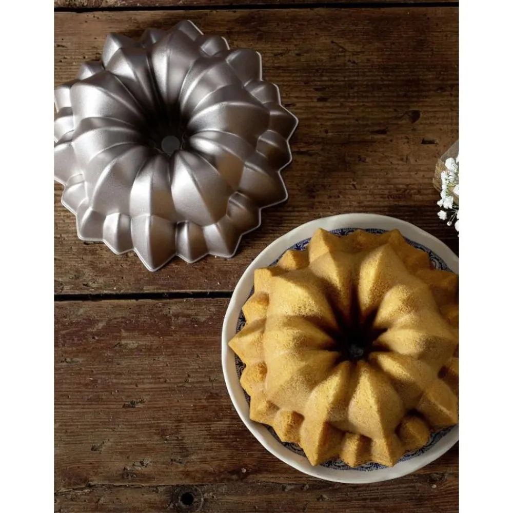 Dr. Oetker Formy I Blachy Do Pieczenia>Forma Do Pieczenia Babki Z Powloka Zapobiegajaca Przywieraniu Creative