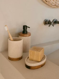 Shop Kubek Na Szczoteczki Z Dekorem Z Drewna Laura Kubki Na Szczoteczki Do Zębów