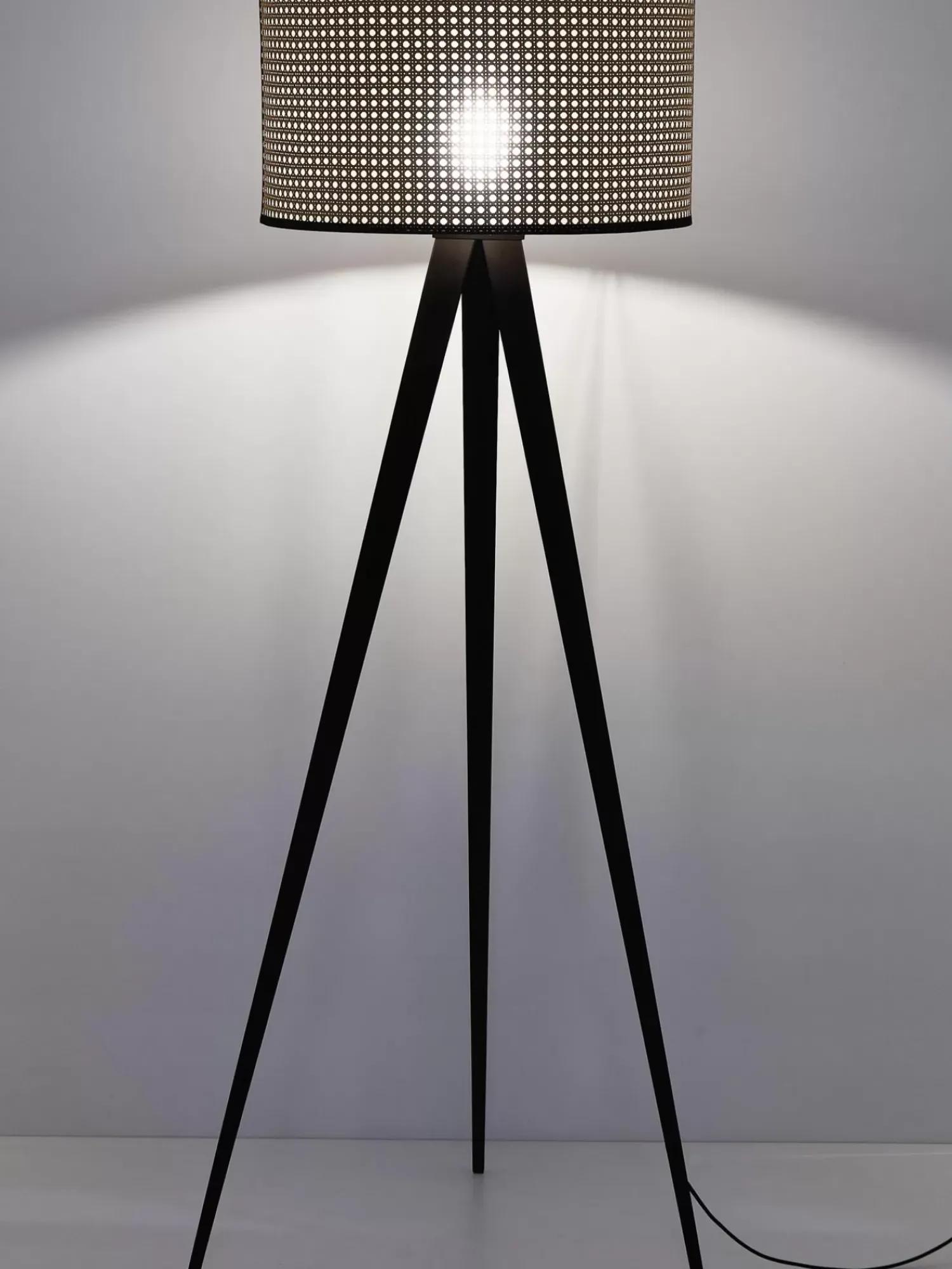Shop Lampa Podlogowa Trojnog Z Plecionki Wiedenskiej Vienna Lampy Na Trójnogu