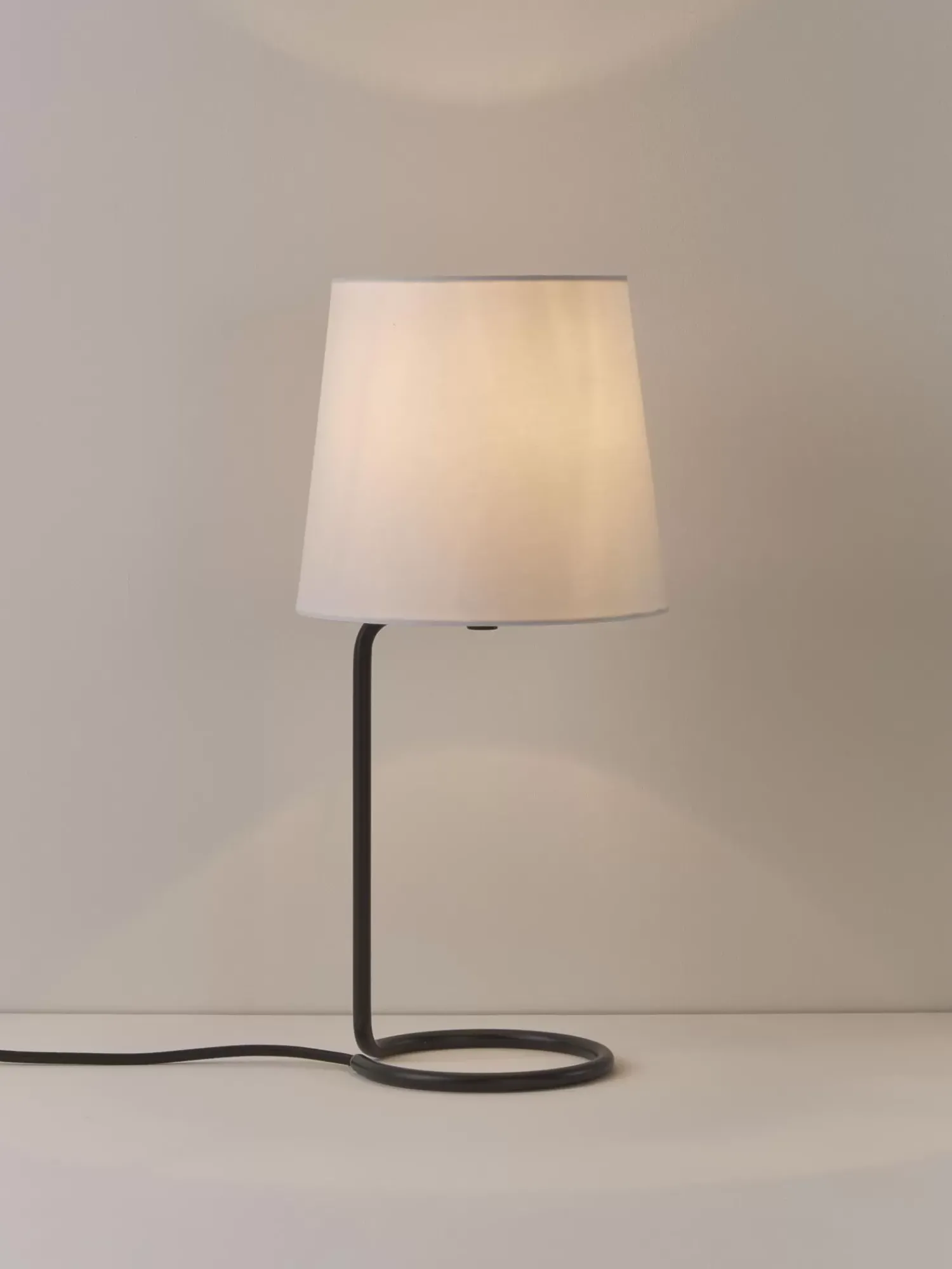 Cheap Lampa Stołowa Cade Lampki Nocne