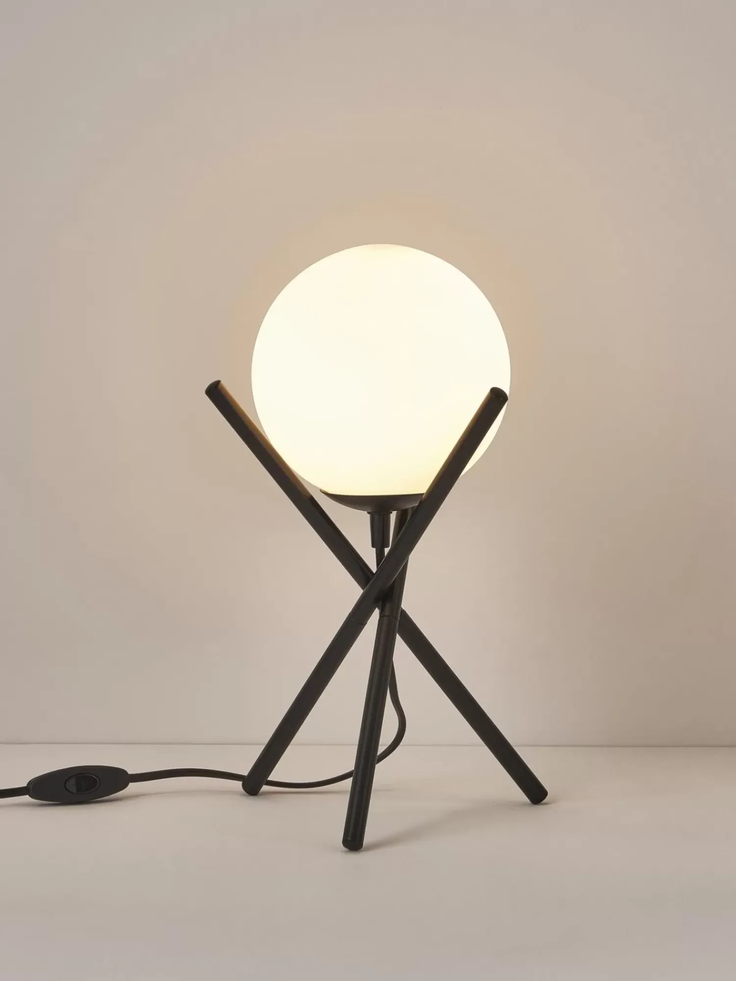 Sale Lampa Stołowa Trojnog Ze Szklanym Kloszem Erik Lampki Nocne