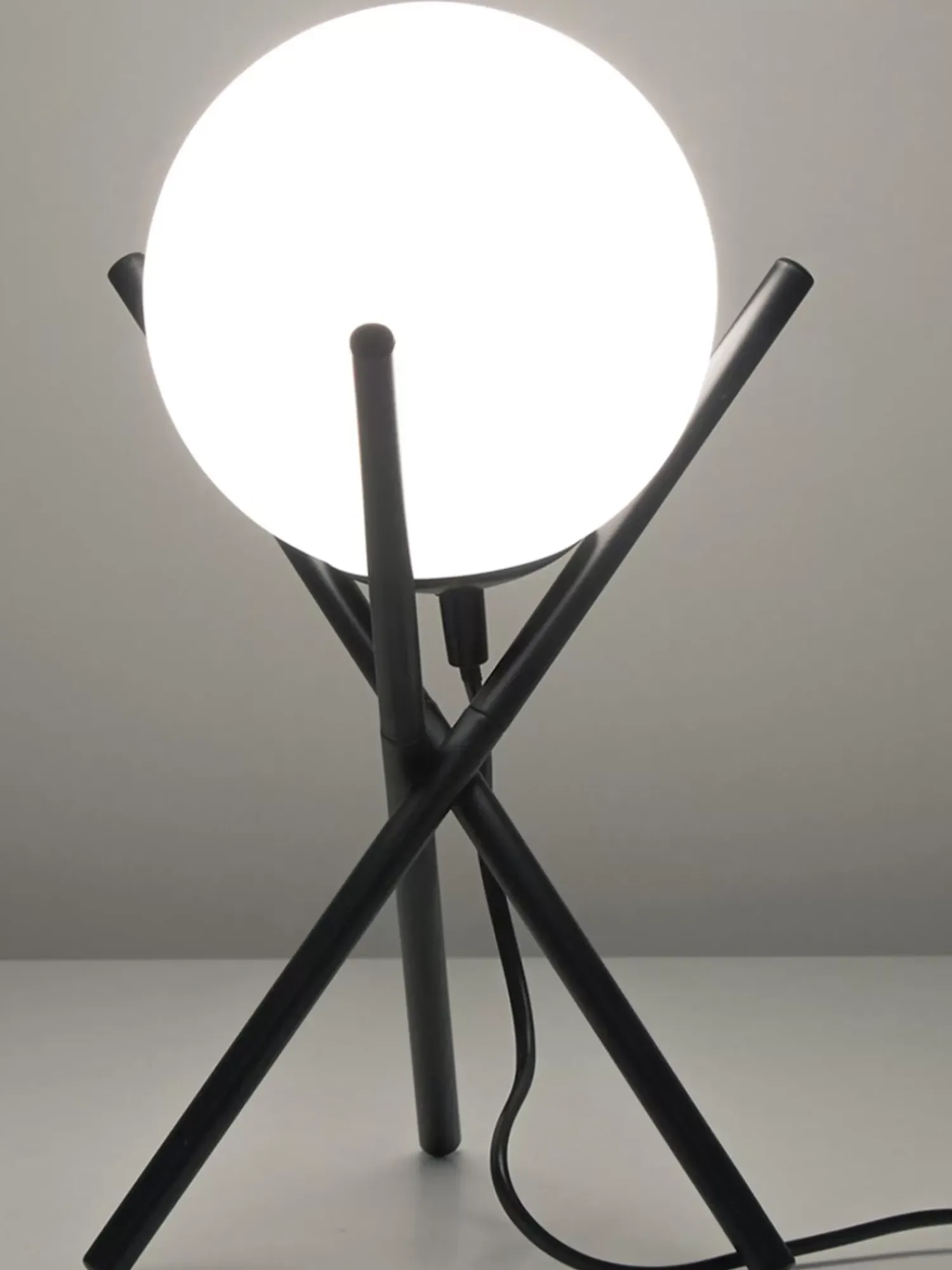 Sale Lampa Stołowa Trojnog Ze Szklanym Kloszem Erik Lampki Nocne