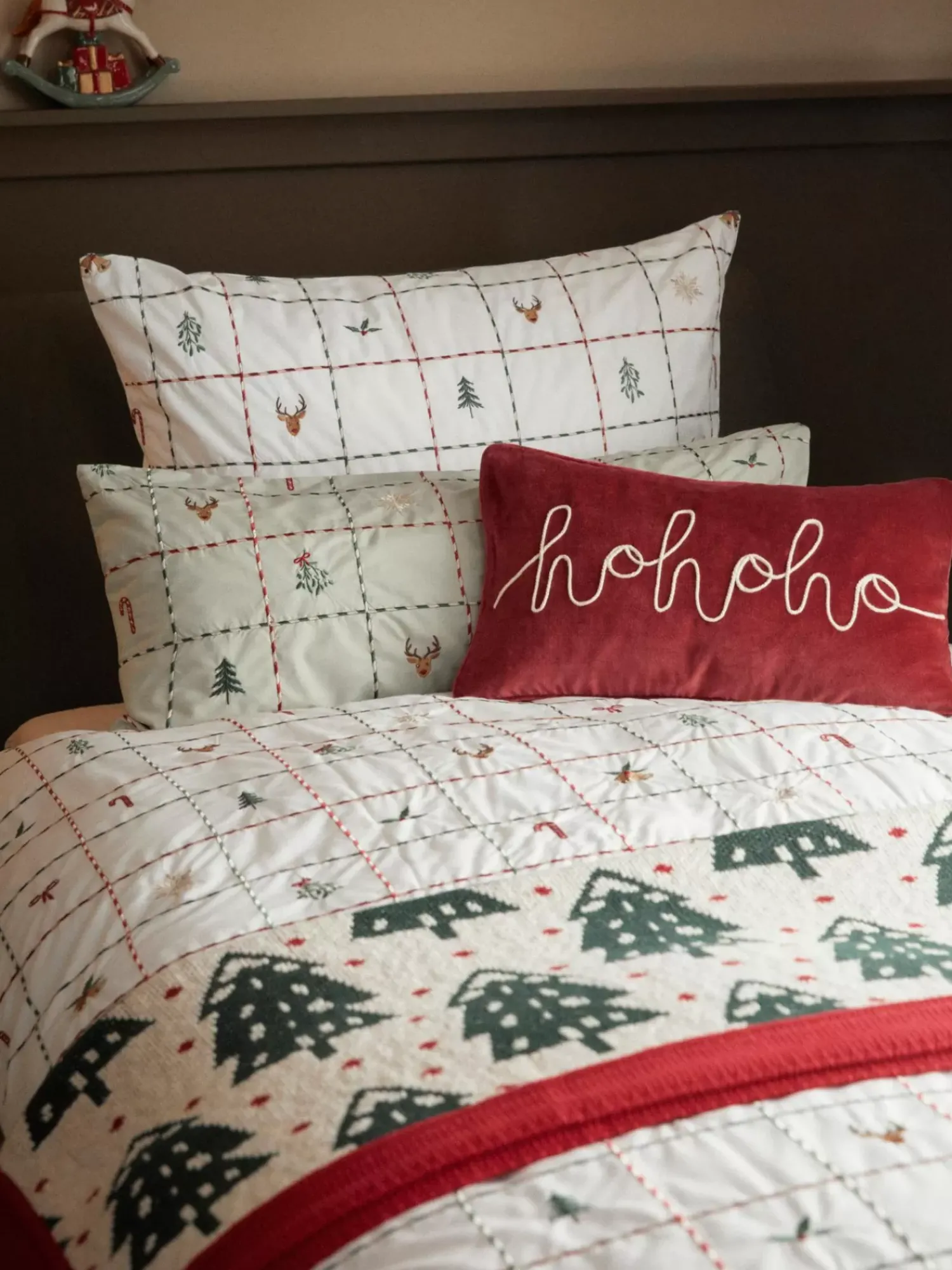 Flash Sale Poszewka Na Poduszke Z Aksamitu Z Haftem I Lamowka Hohoho Poduszki Dekoracyjne